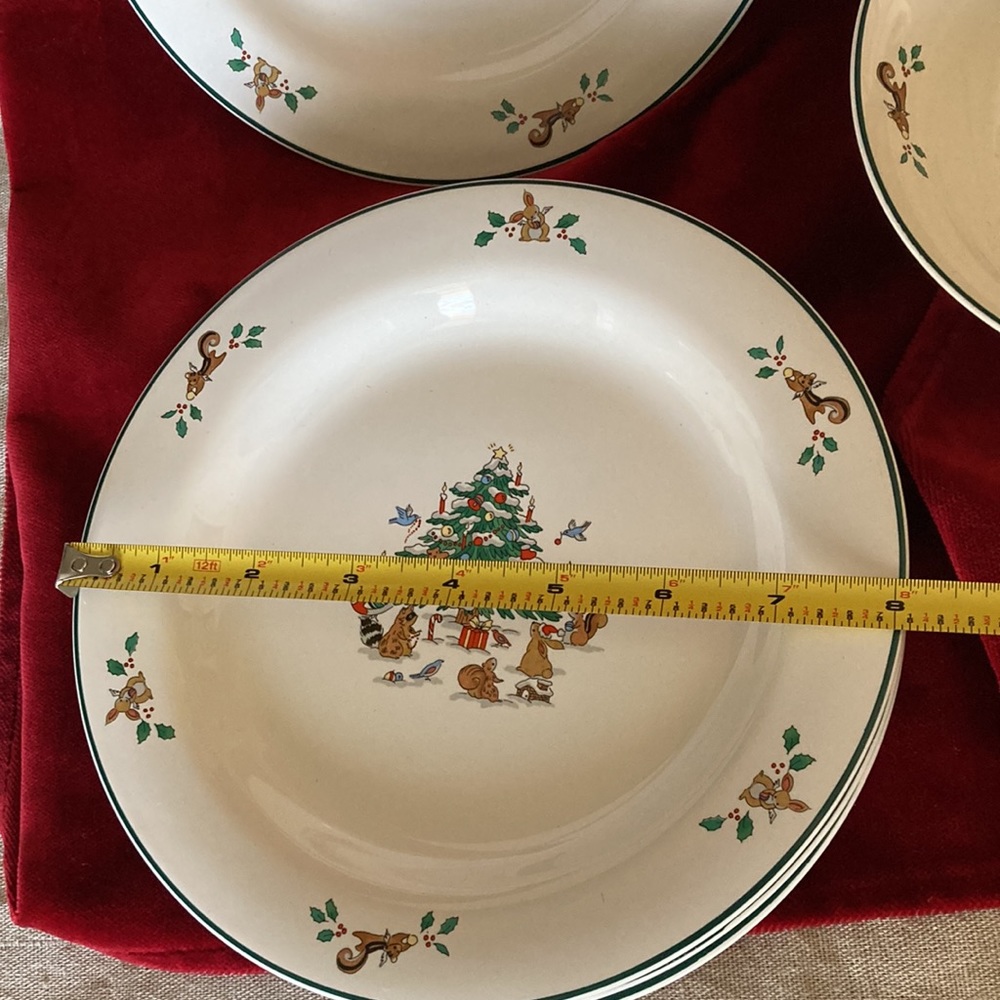Ming Pao 8 1/4" salad plates (set of 4) and 1 cereal bowl - Picture 3 of 6